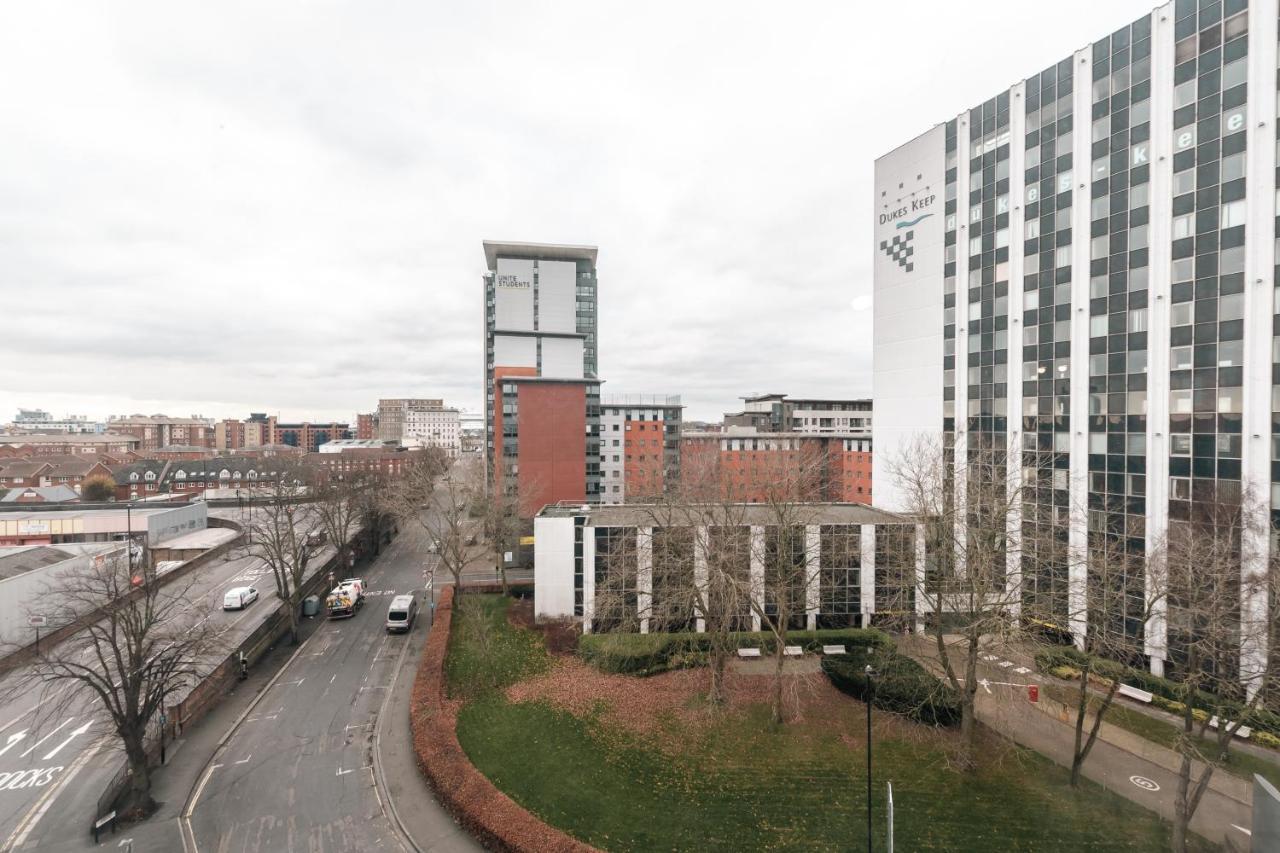 Centre Loft: Spacious 3-bed With Secure Parking * Southampton