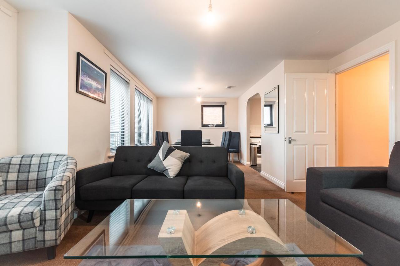 Centre Loft: Spacious 3-bed With Secure Parking