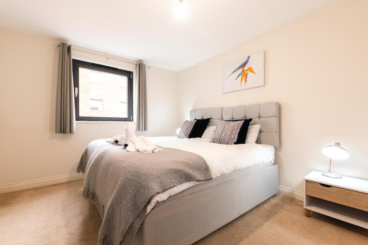 Apartment Price! - Huge 3 Bed 2 Bath Centre Floor Apartment, Up To 10 Guests - Free Secure Parking - Smart Tv - Singles Or King Size Beds Southampton