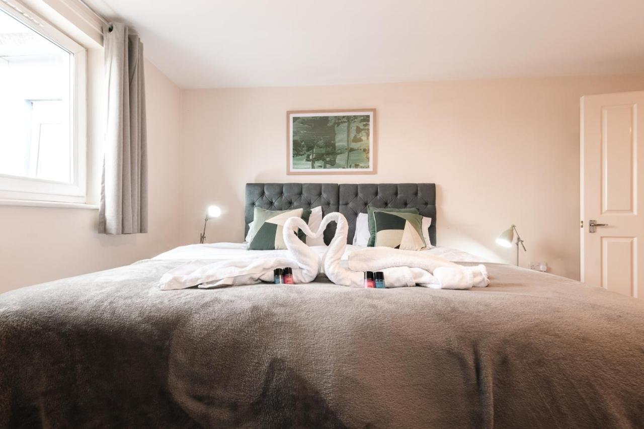 Apartment Price! - Huge 3 Bed 2 Bath Centre Floor Apartment, Up To 10 Guests - Free Secure Parking - Smart Tv - Singles Or King Size Beds Southampton