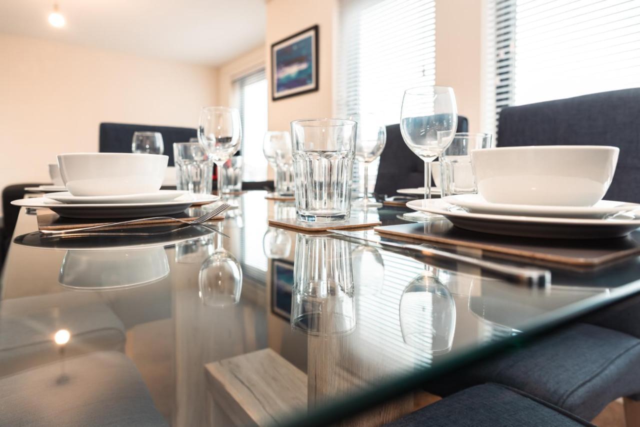 Price! - Huge 3 Bed 2 Bath Centre Floor Apartment, Up To 10 Guests - Free Secure Parking - Smart Tv - Singles Or King Size Beds Southampton